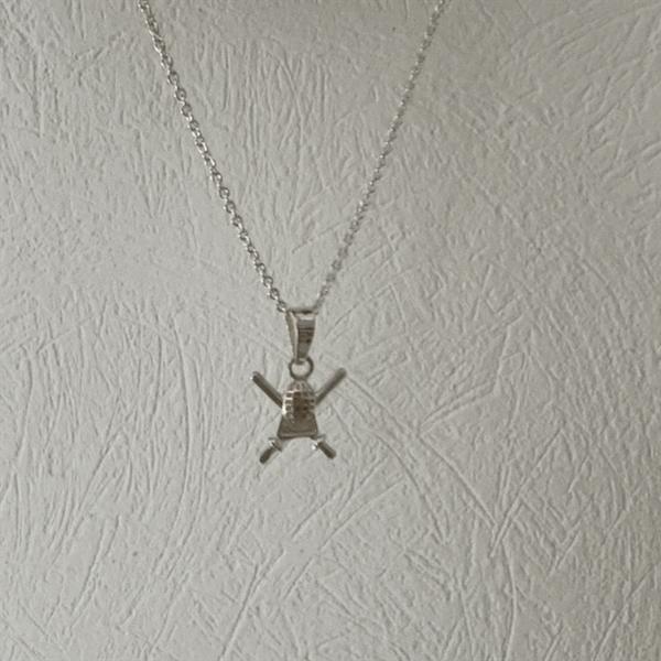 Fencing Pendant Necklace - Silver