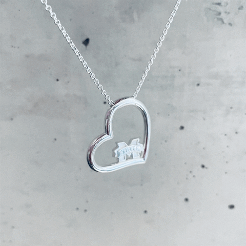 Mississippi State Bulldogs Heart Pendant Necklace - Silver